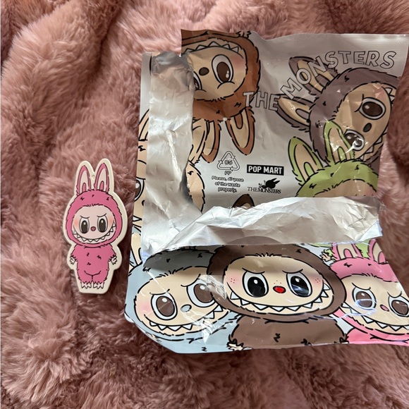 POPMART Labubu Exciting Macaron Lychee Berry - Picture 4 of 6